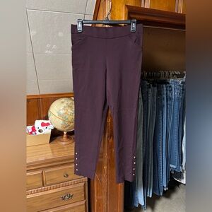 Woman’s Counterparts Capris